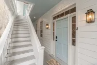 The Saint's Suite - brand new 3 Bed/3 EnSuite Bath, 1 Block to King - Condos