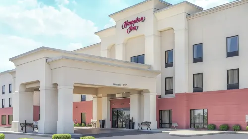 Hampton Inn Maysville, KY - 駐車場