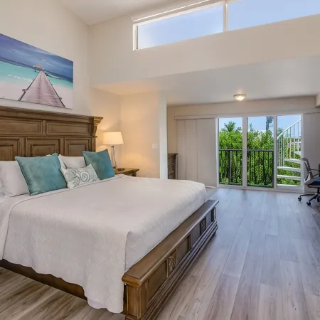 Relaxing Spacious Vacation Home: Amazing Oceanside Pools, Jacuzzi, WiFi, & More