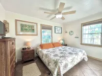 Coastal Cottage 233 - Walk to Beach, King Bed - บังกะโล