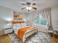 Townhouse with Pool Table - Renovated w/ King Bed Hotels in Chicopee