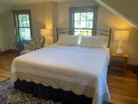 Blue Magnolia - A quiet apartment in a quaint Gloucester MA village - Apartments