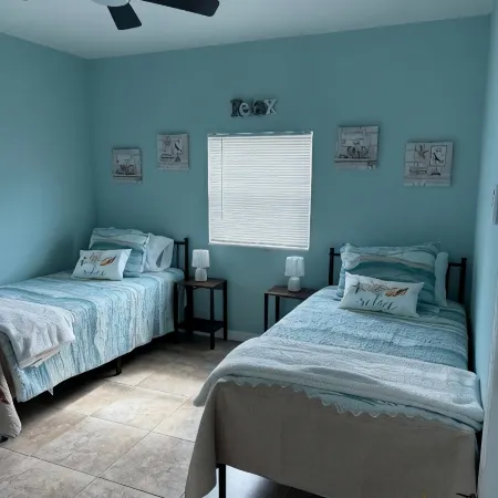 Charming 2-bedroom house on Gorgeous Venice Island!