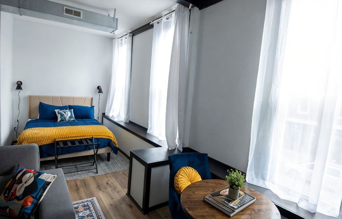 Cozy studio in enchanting downtown Warrensburg with full kitchen, AC, WiFi
