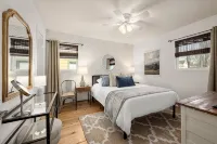 Charming Cottage in Old Town Tomball -walk to shopping and restaurants - Kitchenette