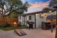 Family Fun Oasis ~ Heated Pool ~ Hot Tub ~ Game Room ~ Outdoor Bar ~ Fire Pit - Private Pools
