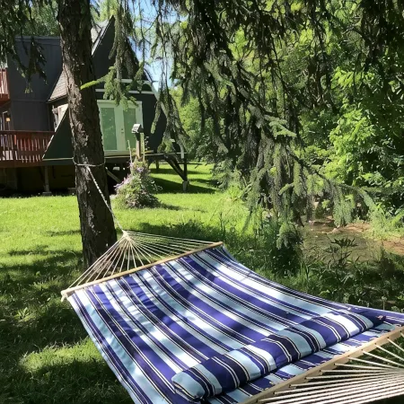 Relaxing Scenic 2-Bedroom Retreat With Private Hot Tub