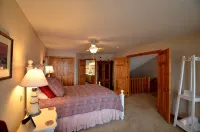 Peaceful 2 Bedroom Retreat with Lake Superior Sunrise Views. Near 3 State Parks! - 4-Star