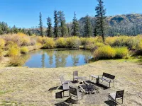 3 Cabins, 2 Acres, Private Pond, Walk to Restaurants, 4 Separate Sleeping Units - シャレー
