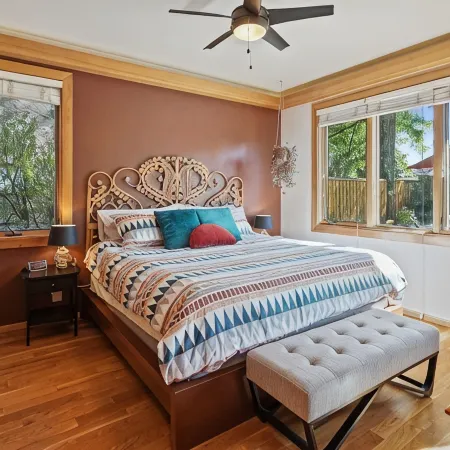 Downtown Craftsman with King Bed and Private Yard - Walk Everywhere