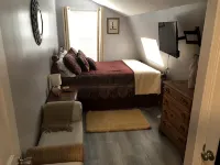 Adorable Two Bedroom Cottage Guesthouse (2 Story) - 4 stjerner