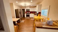 King bed - Near The Mont and OU Campus - con encanto