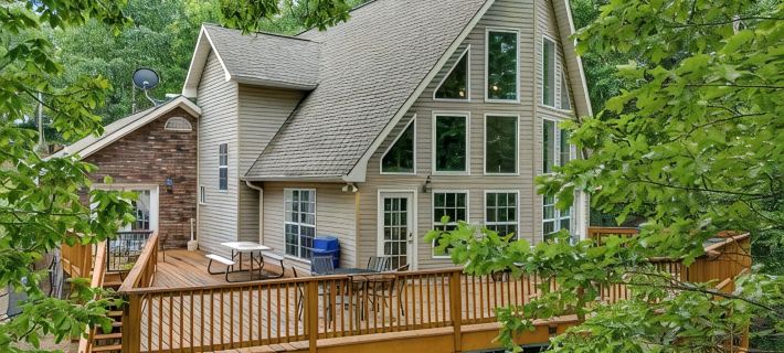 Smith Lake ,Off I65,Sleeps 25, Rocket Fiber Internet!  Deep Water, Pets Ok. Hotels in Cullman County