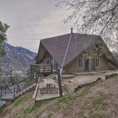 Charming House Inside the Gate of Sequoia National Park