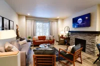 THE MCCALL HIDEAWAY - Cozy Downtown Retreat - 4-Star