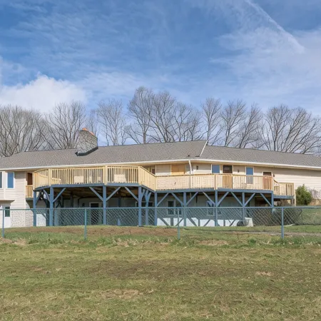 PETS, large fenced yard, full kitchen, 6 min to A-ville.