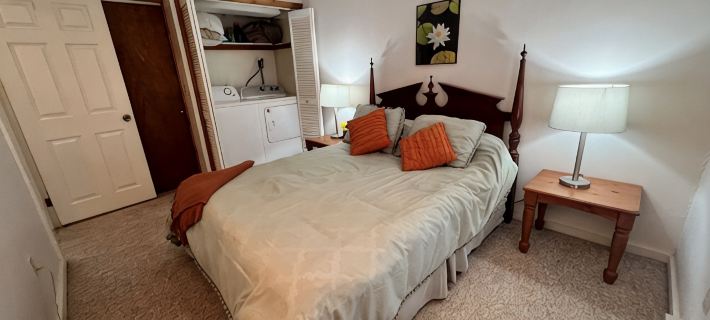 Cozy lake front unit close to Honesdale, Elk Mountain, Scranton & much more! Hotels in Wayne County