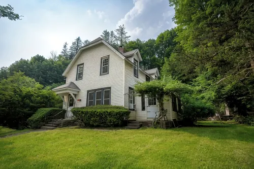 Modern 5-Bedroom Ski/Summer Mountain Home -Game Room-Hot Tub-3 Min to Belleayre - 4 stelle