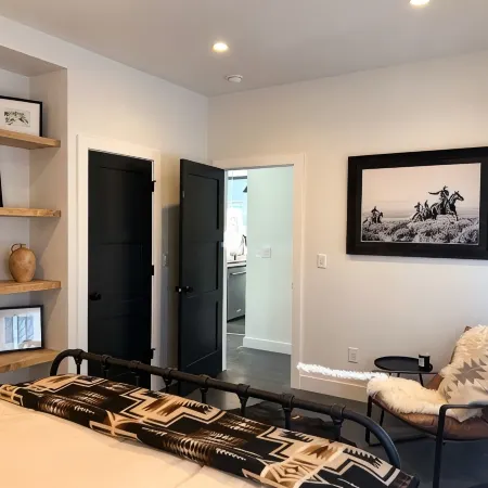 Modern 3 bedroom home on 20 private acres in Paradise Valley