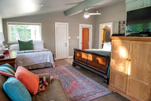 Skylight Ranch - Spacious Getaway - Homestays