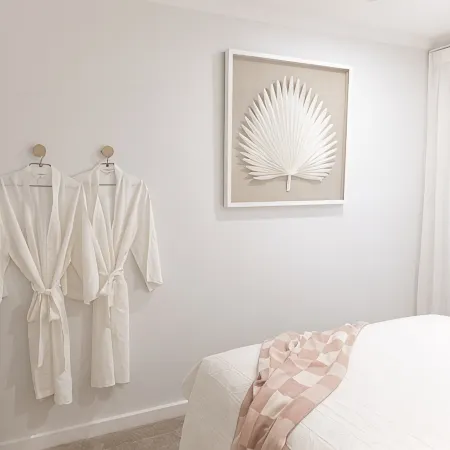 2 Bed apartment opposite the beach