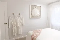 2 Bed apartment opposite the beach - WiFi