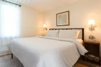The Peach Door Annex for 2 - Safe, Quiet, Walkable in Youngstown, NY - 4-Star