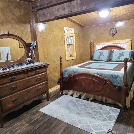 A unique cabin, comfortable with private hot tub!