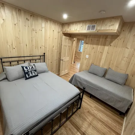 Lakefront 4 Bedroom 2 Bathroom Retreat with Beach and Dock