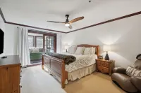 Spacious 2BD + Den, Ski In OutIn the Heart of Beaver Creek VillagePool jacuzzi - balcony