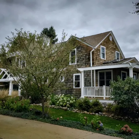 Hot Tub Relaxing Retreat. Large Group Gatherings! Business Travel.