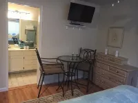 Very quiet and peaceful room with private entrance and private bath - 3 ดาว