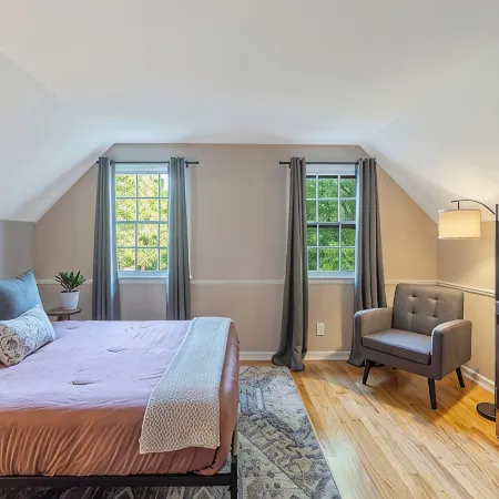 Comfy and cozy 4-bedroom minutes to SU, Hospitals, and downtown Syracuse