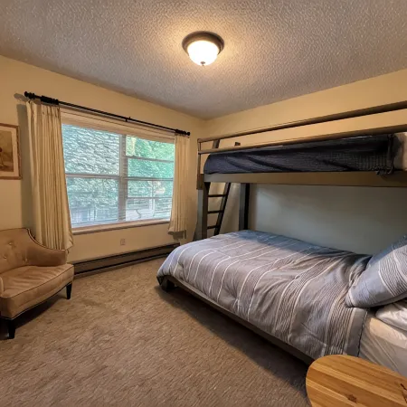 Family condo, walk to ski area, private fishing pond and playground