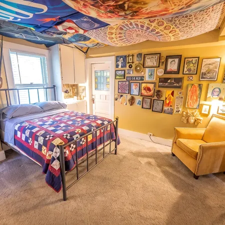 Great Space! 2 Blocks from Downtown Lee's Summit!