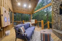 Pet Friendly 1 bedroom cabin- Come relax behind the pine curtain - 4-Star