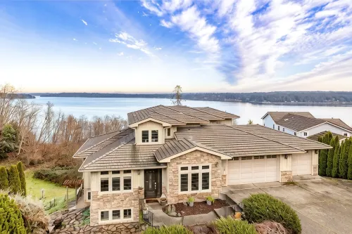 Awesome 5 bedroom, 4 bathroom, waterfront home with beautiful views and sauna. - Fitnessstudio