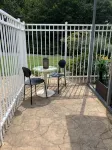 Studio w/pool & hot tub -only minutes to Triple Crown hiking trails - Pool