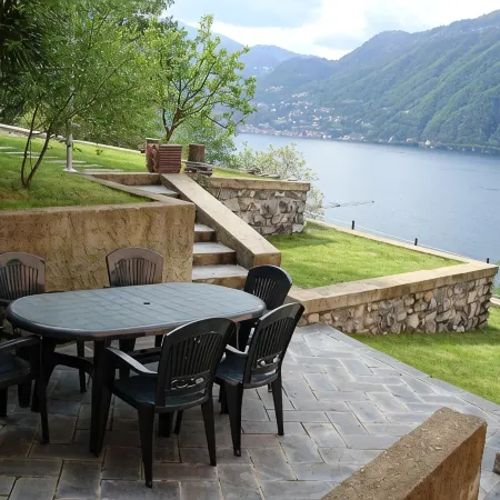Dream view - Spacious apartment with large garden