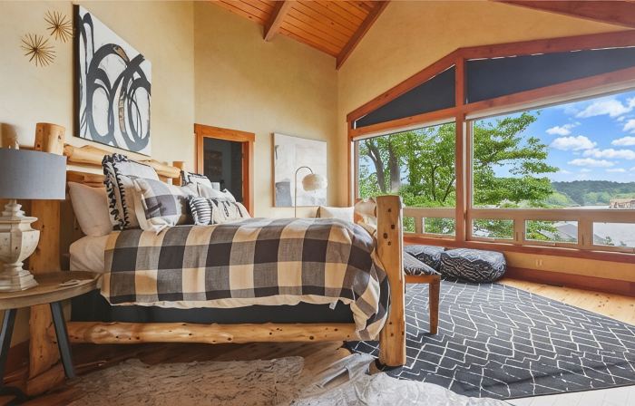 Hot Springs Lakeside Bar, Fire Pit, 3 King Beds, 3.5 Baths, Bunk Room