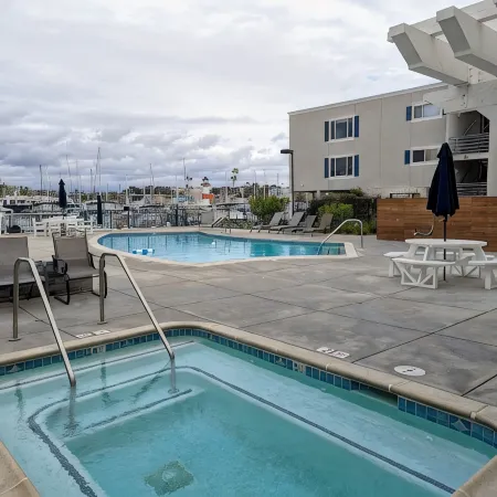 Lovely 1-bedroom condo by the Harbor.