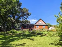 Cozy Lakefront Log Home. Hot Tub, Kayak, Yard Toys, Game Room. Pontoon for Rent. - Wifi