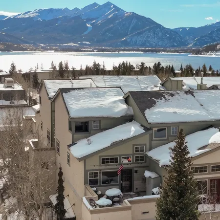 Summit County Basecamp: Escape to the Mountain Lake! Garage-Grill-In Town!