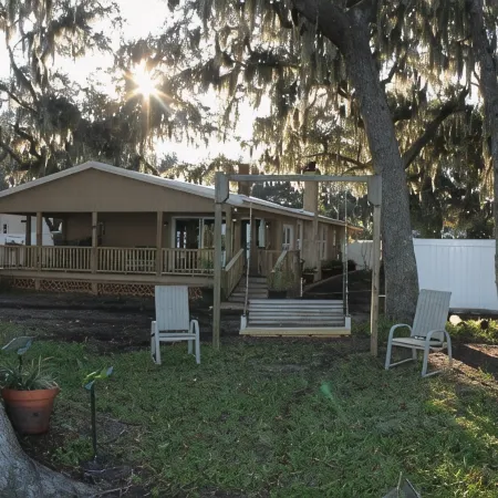 Bring your Boat to our River House and enjoy the beautiful St Johns River.
