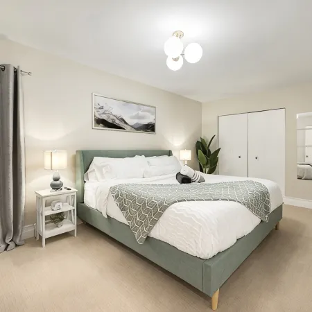 GROUP LUX LINCOLN PARK 4BD/4.5BA Home +parking