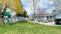 Hot Tub, Game Room, Only 2 Blocks from the Lake! - 4つ星