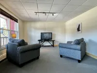 Cozy 2-Bedroom Upstairs Apartment in  Paradise - 3성급