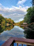 Beautiful River Front Cabin with Private Dock! Perfect spot for Trout Fishing! - con encanto
