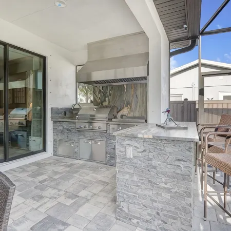 Amazing Outdoor kitchen & Private Screened In Pool Hotels in Estero