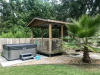 Cute Bungalow, Hot tub, game room,fenced yard - Balkoner